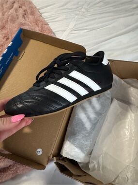 adidas taekwondo Black and White Women's Low-Profile sneaker size 6.5